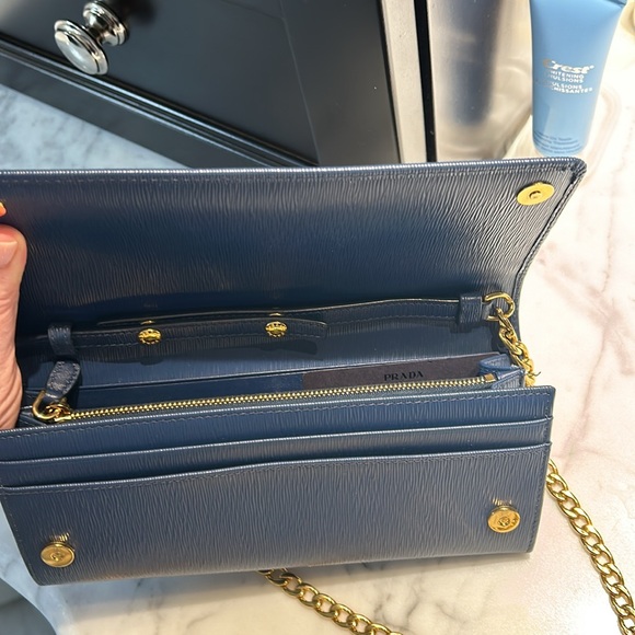 Prada Saffiano wallet on a chain. Blue. Perfect condition. - Picture 2 of 4